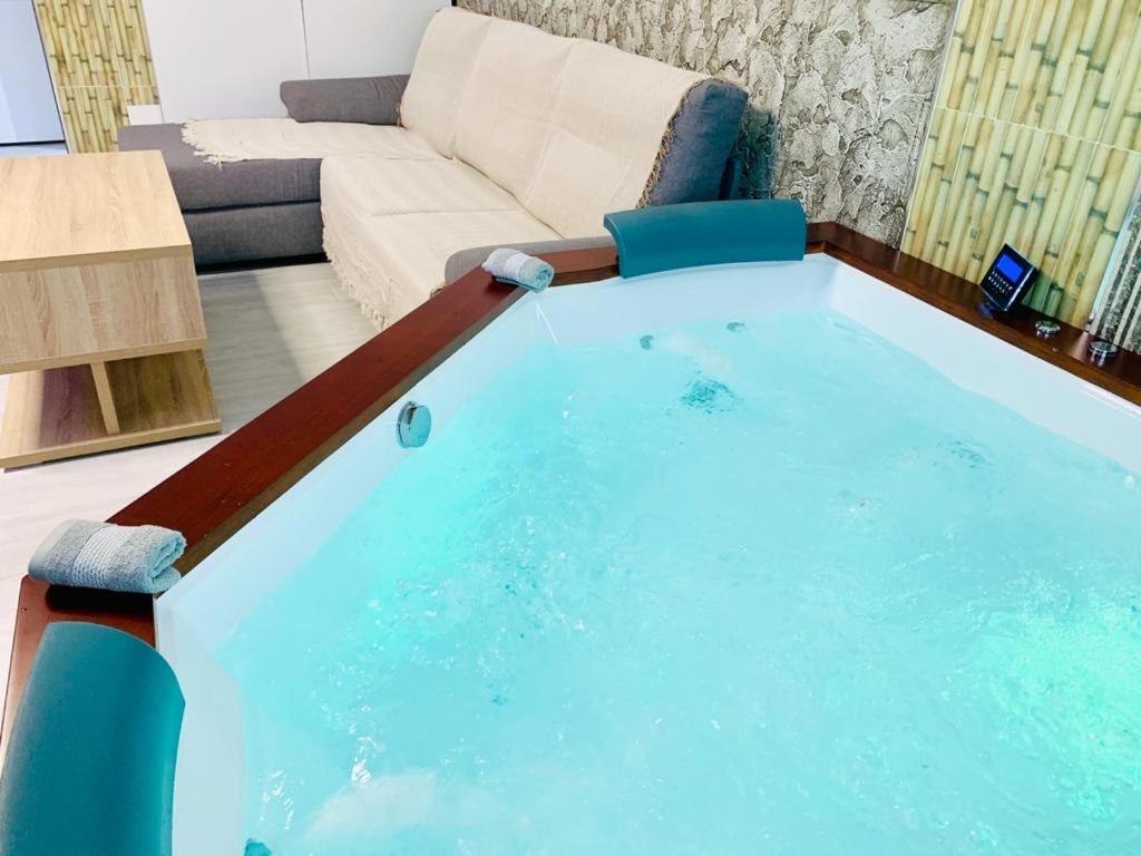 Lolf With Jacuzzi In Malaga Apartment Exterior photo